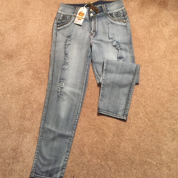 NWT Skinny distressed jeans
