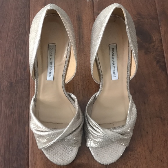 DVF d'Orsay Pumps - Picture 2 of 4