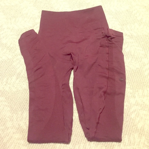 Lululemon Zone in Tight Wine Size 4