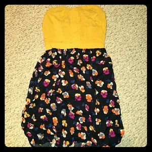 Adorable strapless Dress
