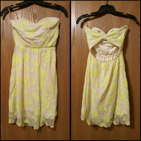 Women's floral strapless dress