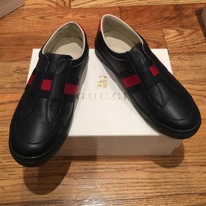 Gucci Junior leather slip ons navy blue size US2