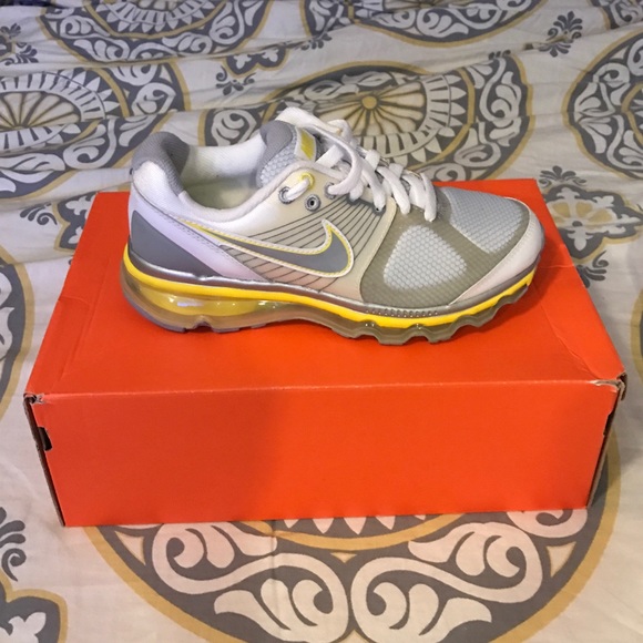 Nike Youth size 5 - Picture 2 of 4