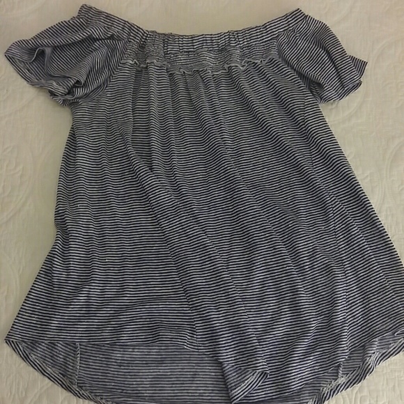 Off the shoulder Bordeaux top, XS