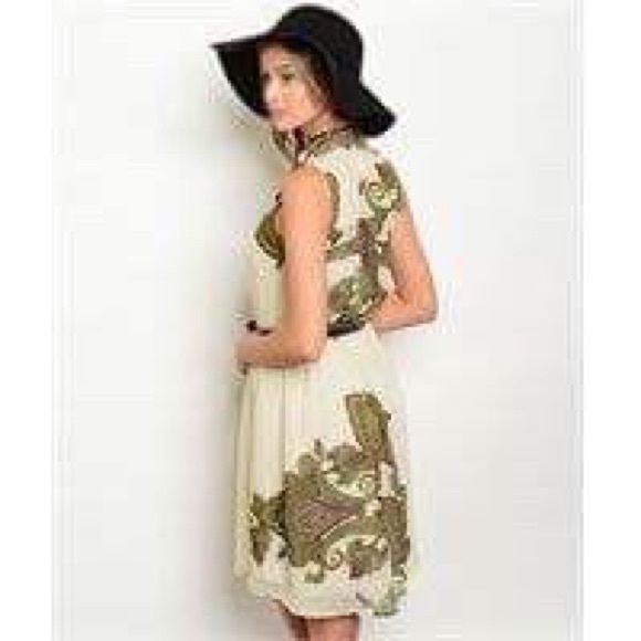 LAST ONE Spring Ivory & Olive Green T shirt Dress - Picture 4 of 4