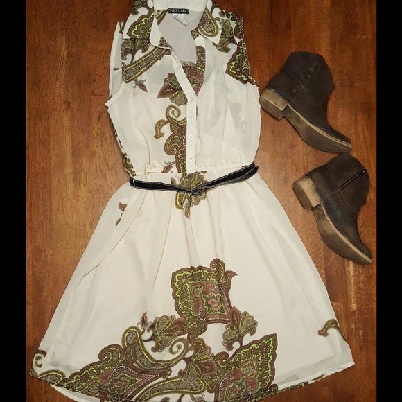 LAST ONE Spring Ivory & Olive Green T shirt Dress - Picture 2 of 4