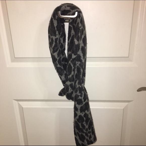 🎀J. Crew Grey Leopard Print Wool Scarf🎀