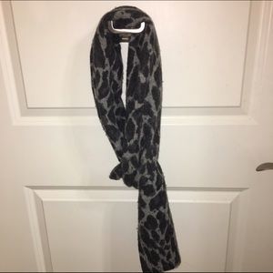 🎀J. Crew Grey Leopard Print Wool Scarf🎀