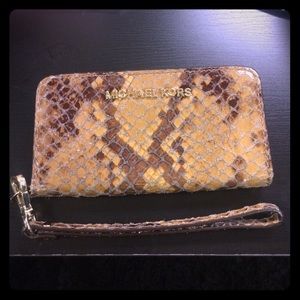 Michael Kors Cell Phone Wallet Purse