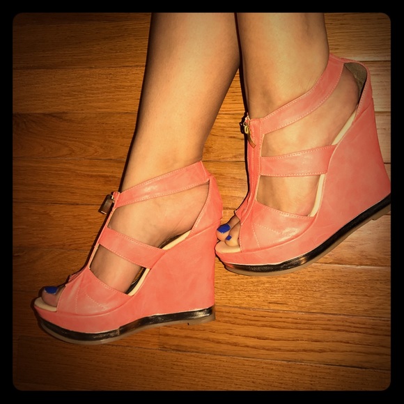 Peach wedges with gold trim
