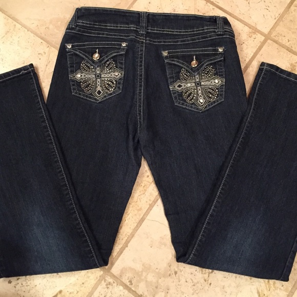 ❌ Super cute jeweled jeans!