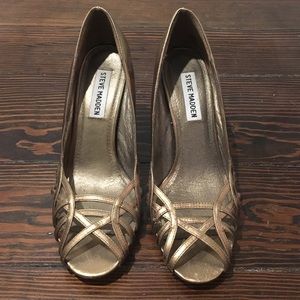 Gold Steve Madden Art Deco heels!