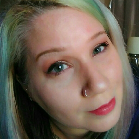 Meet your Posher, Christy - Picture 2 of 2