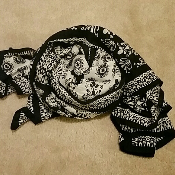 Square scarf, dark navy &white