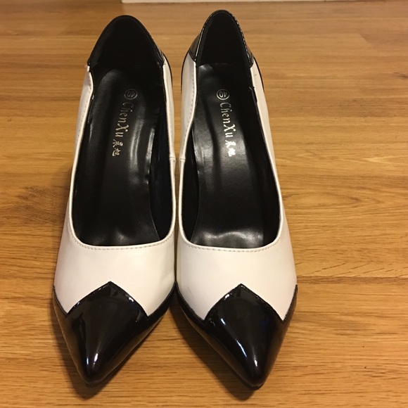 Color block black and white Heels