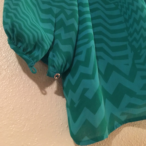 Banana Republic Green Chevron Silk Blouse - Picture 3 of 4