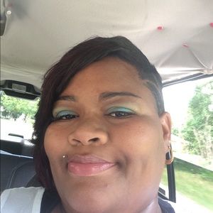 Meet your Posher, Shekima