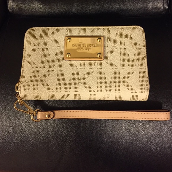 Michael Kors wristlet