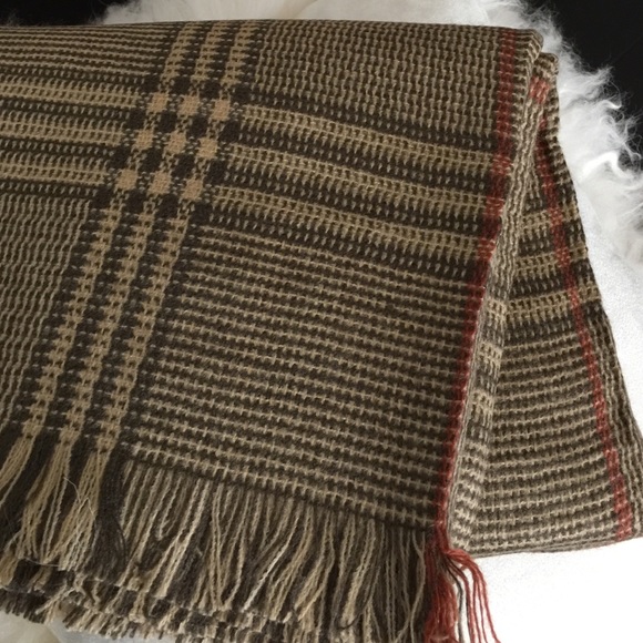 Classic British plaid scarf/Blanket - Picture 3 of 3