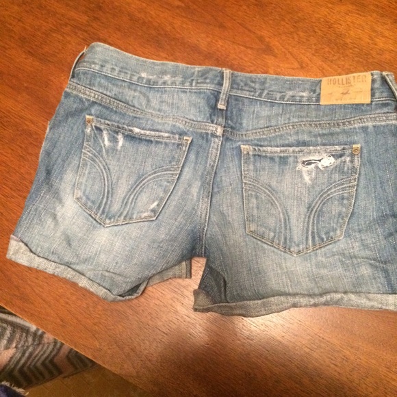 Distressed shorts - Picture 2 of 2