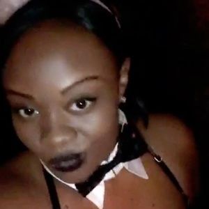 Meet your Posher, Dahlia