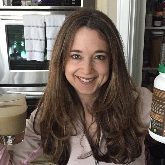 Meet your Posher, Lauren - Picture 2 of 2