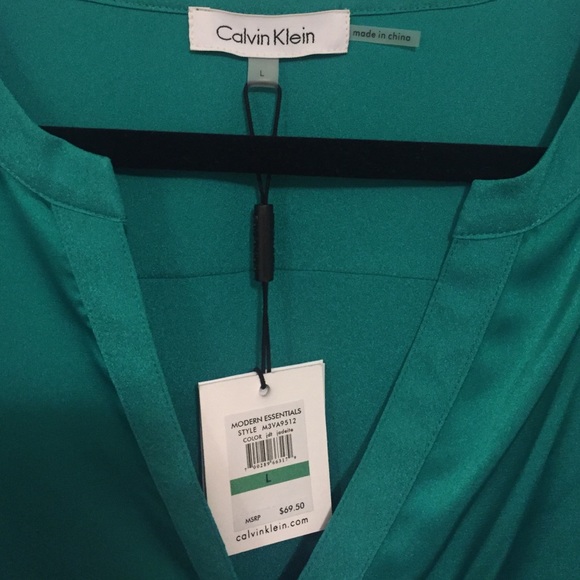 Never worn Green Calvin Klein Blouse! - Picture 2 of 4
