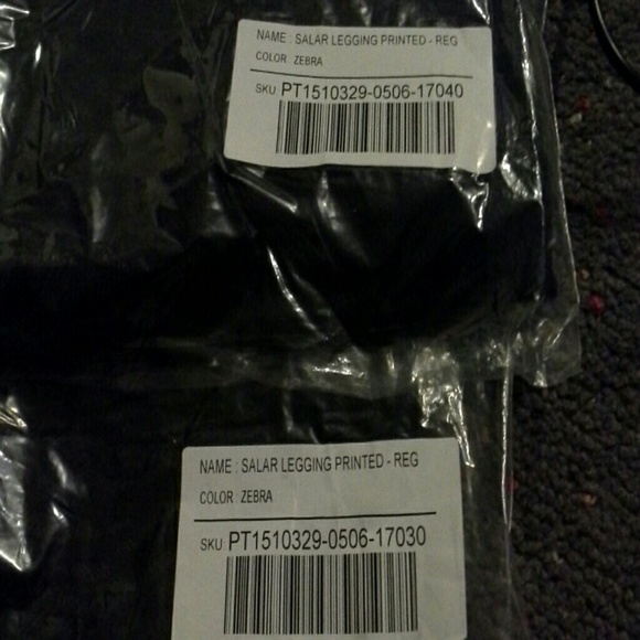 [Fabletics] NWT Salar legging zebra print - Picture 3 of 4