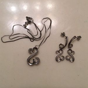 Open hearts necklace and earring set! ❤️