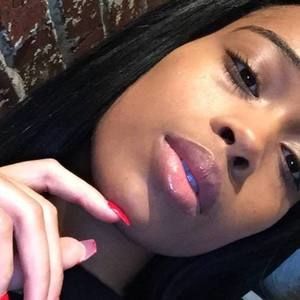 Meet your Posher, Naia