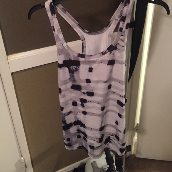 Lululemon tank!