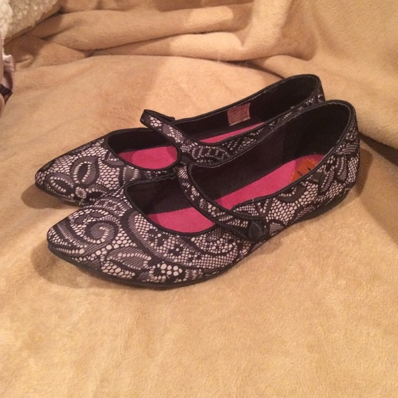 Lace Print Flats - Picture 3 of 4