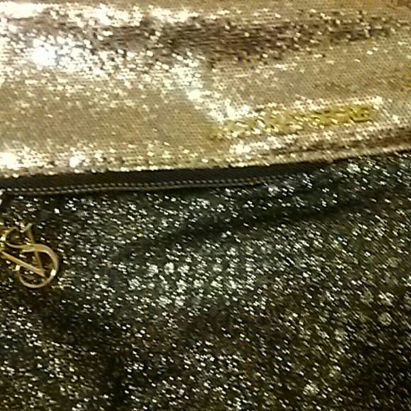 SOLD SOLD *Victoria's Secret Gold Bag. - Picture 3 of 4