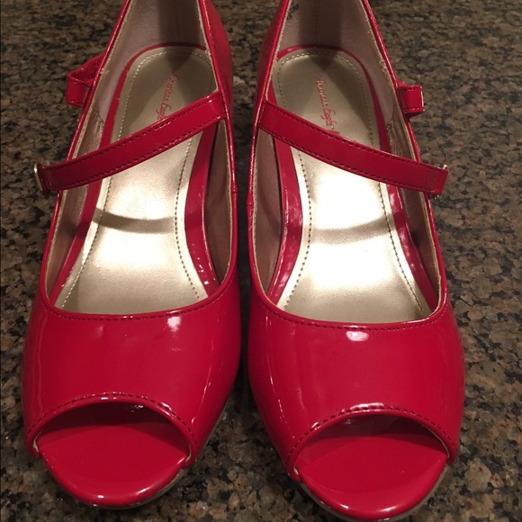 Girls size 2 patent leather red heels
