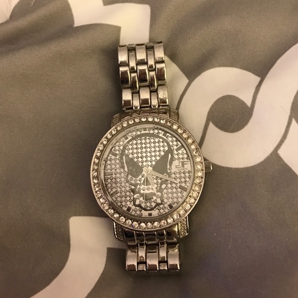 Skull watch