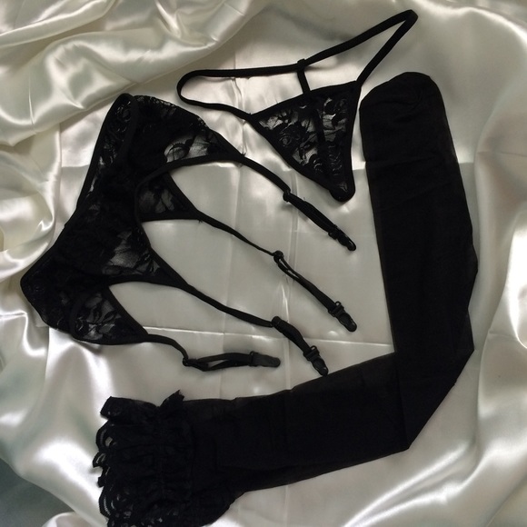 New ! 3 piece garterbelt bundle