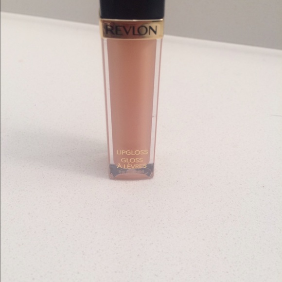 Nude lip gloss