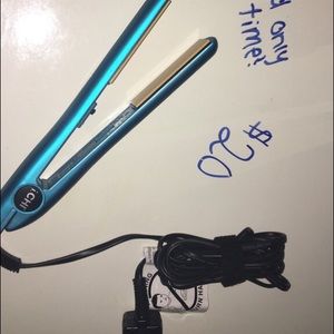 BLUE CHI STRAIGHTENER