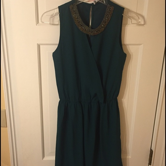 Never been worn!!! Beautiful green DKNY dress - Picture 1 of 2