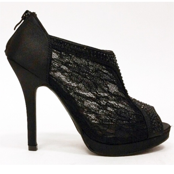 Holiday Sale💗Fabulous Lace Heels - Picture 2 of 2