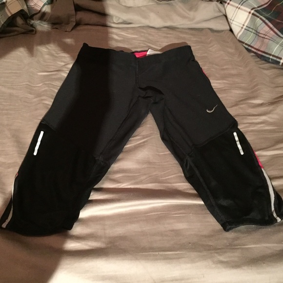 Nike XS DriFit crop bottoms
