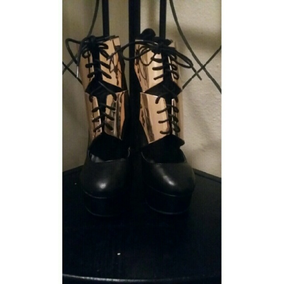 Black wedge boots