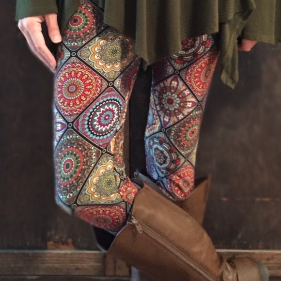 *Restocked* Spectrum Print Multi-Colored Leggings - Picture 2 of 4