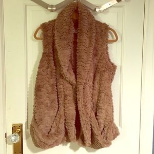 Jolt faux fur vest with pockets