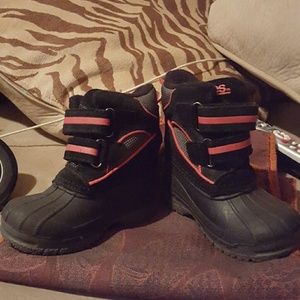 Snow boots