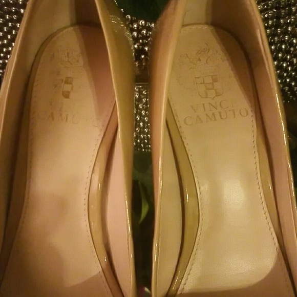 VINCENT CAMUTO CREME PUMP - Picture 4 of 4