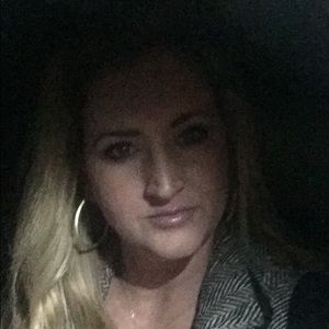 Meet your Posher, Holly