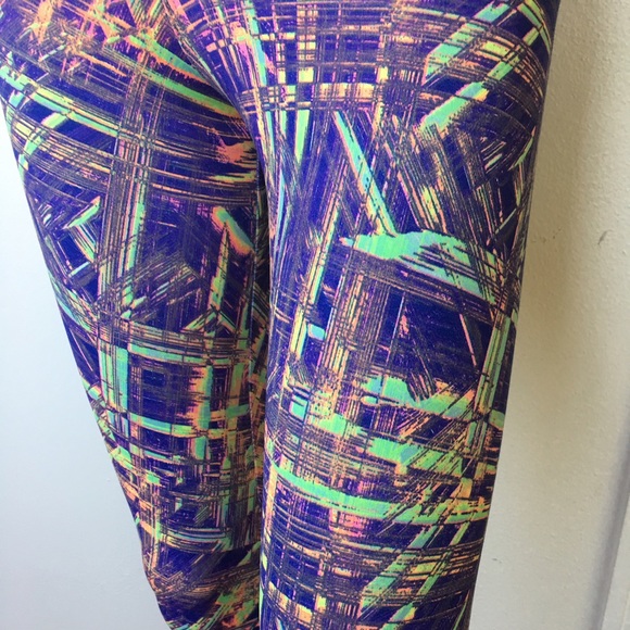 Designer Capris - Picture 3 of 4