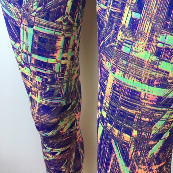 Designer Capris - Picture 4 of 4