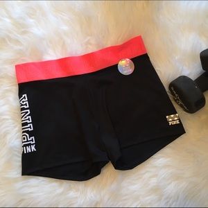 VS PINK • Ultimate Shorts • M
